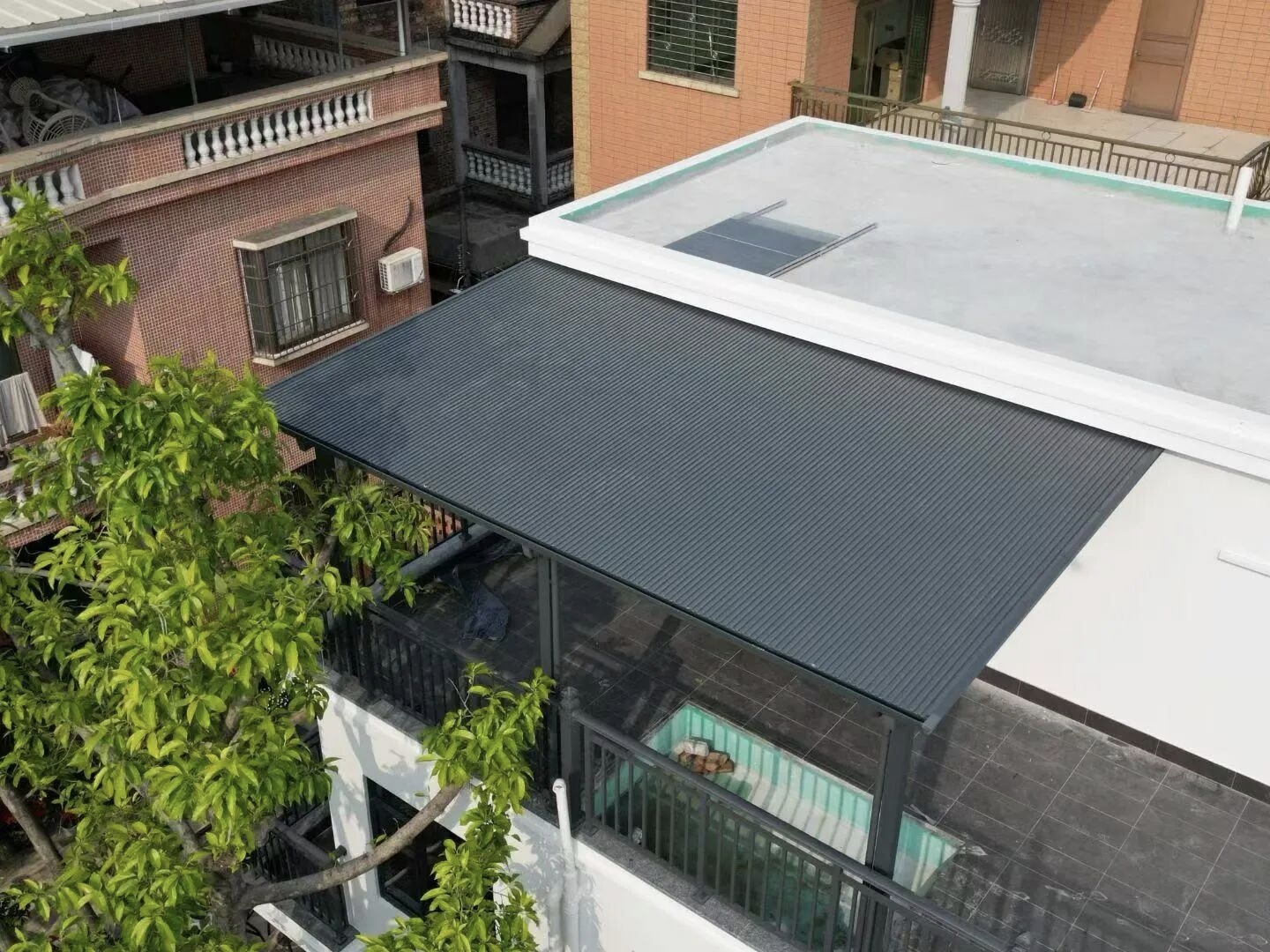 2026 Roofing Materials Upgrade: Why Prefabricated Houses Prefer Aluminum Insulated Roof Tiles?
